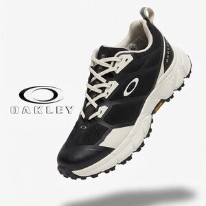 Oakley Light Breathe Trail Sneaker Men's 10 Black White Vibram FOF100588